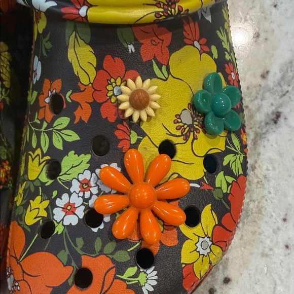 Crocs Retro Floral Clog- Limited Edition NWOT - Picture 2 of 6